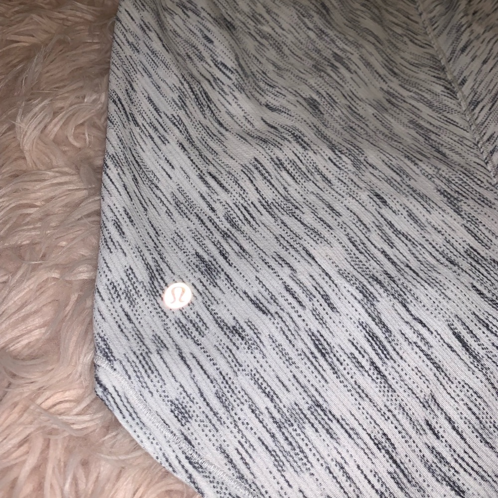 Lululemon Women’s Shirt - Picture 4 of 5
